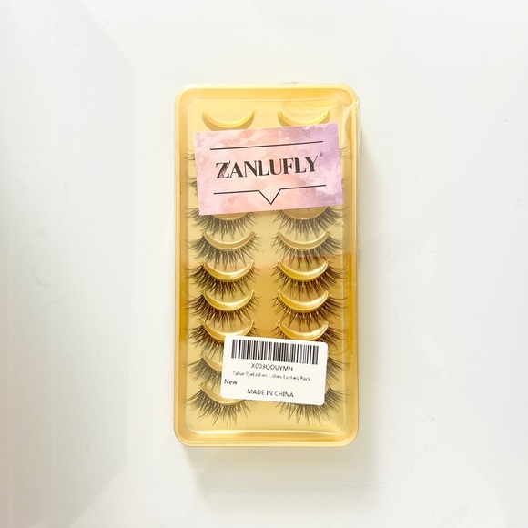 CAT EYE NATURAL WISPY EYELASHES - Picture 3 of 3